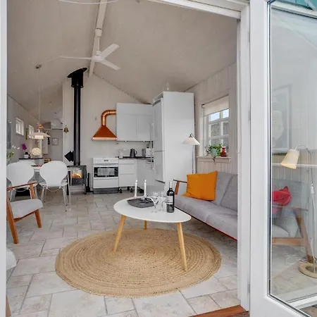 Nice In With 2 Bedrooms And Wifi
