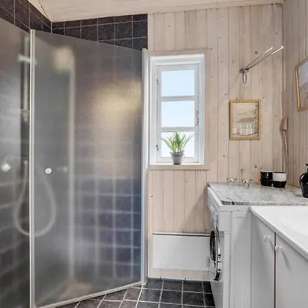 Nice In With 2 Bedrooms And Wifi